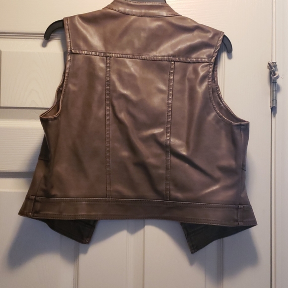 Vest - Picture 2 of 2